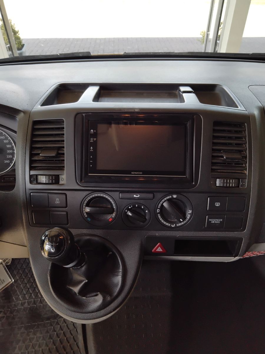 Fahrzeugabbildung Volkswagen T5 9-Sitzer