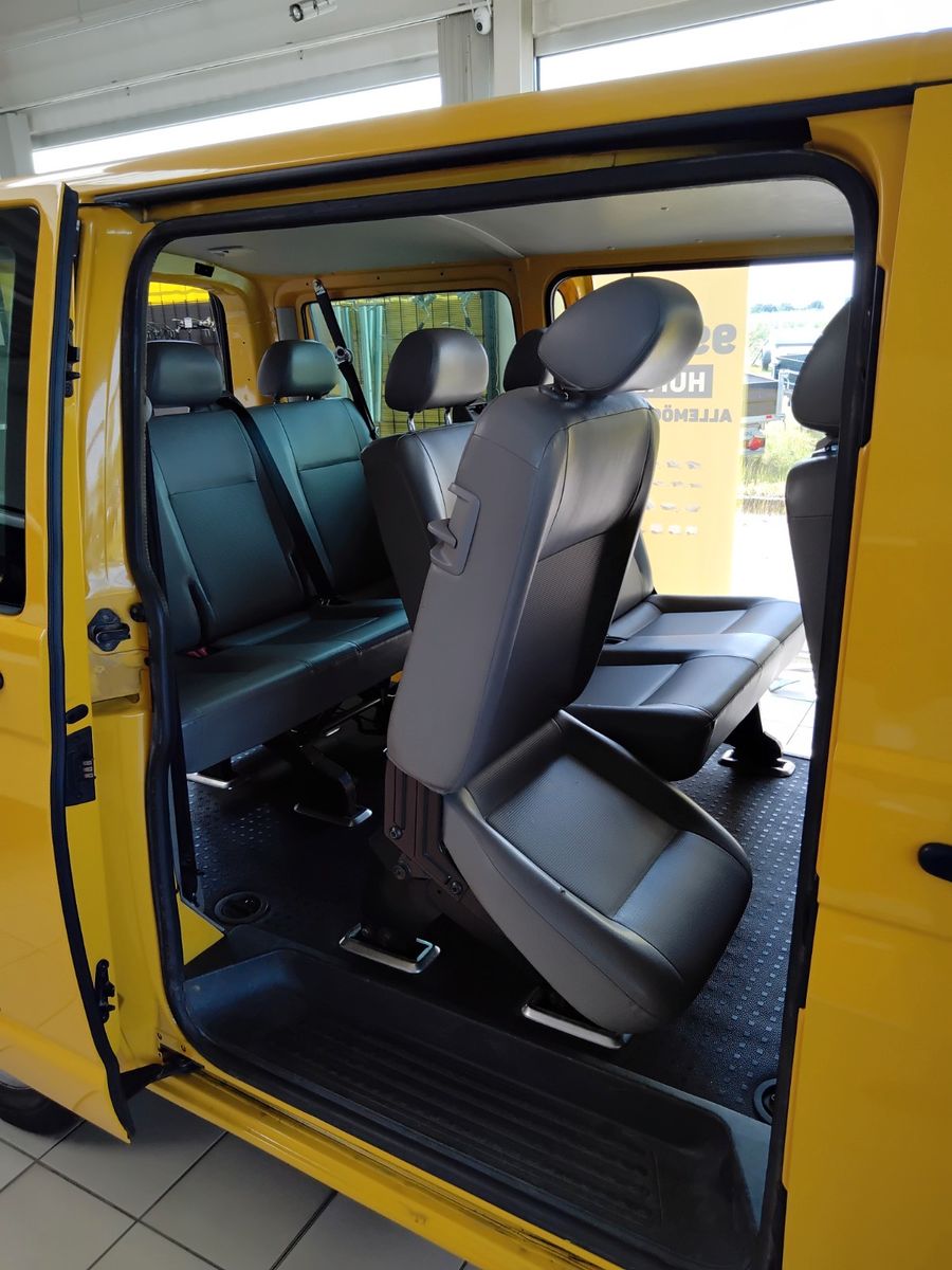 Fahrzeugabbildung Volkswagen T5 9-Sitzer