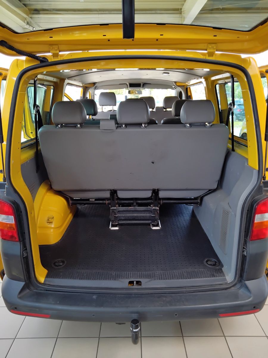 Fahrzeugabbildung Volkswagen T5 9-Sitzer