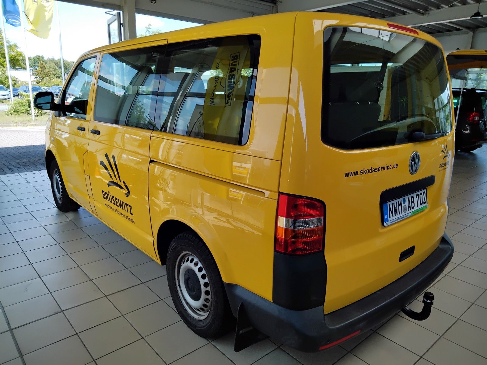 Fahrzeugabbildung Volkswagen T5 9-Sitzer