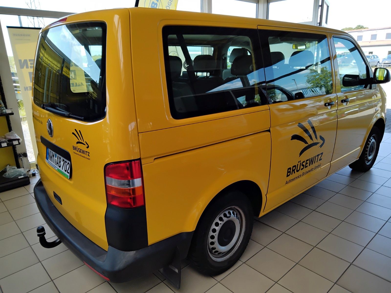 Fahrzeugabbildung Volkswagen T5 9-Sitzer