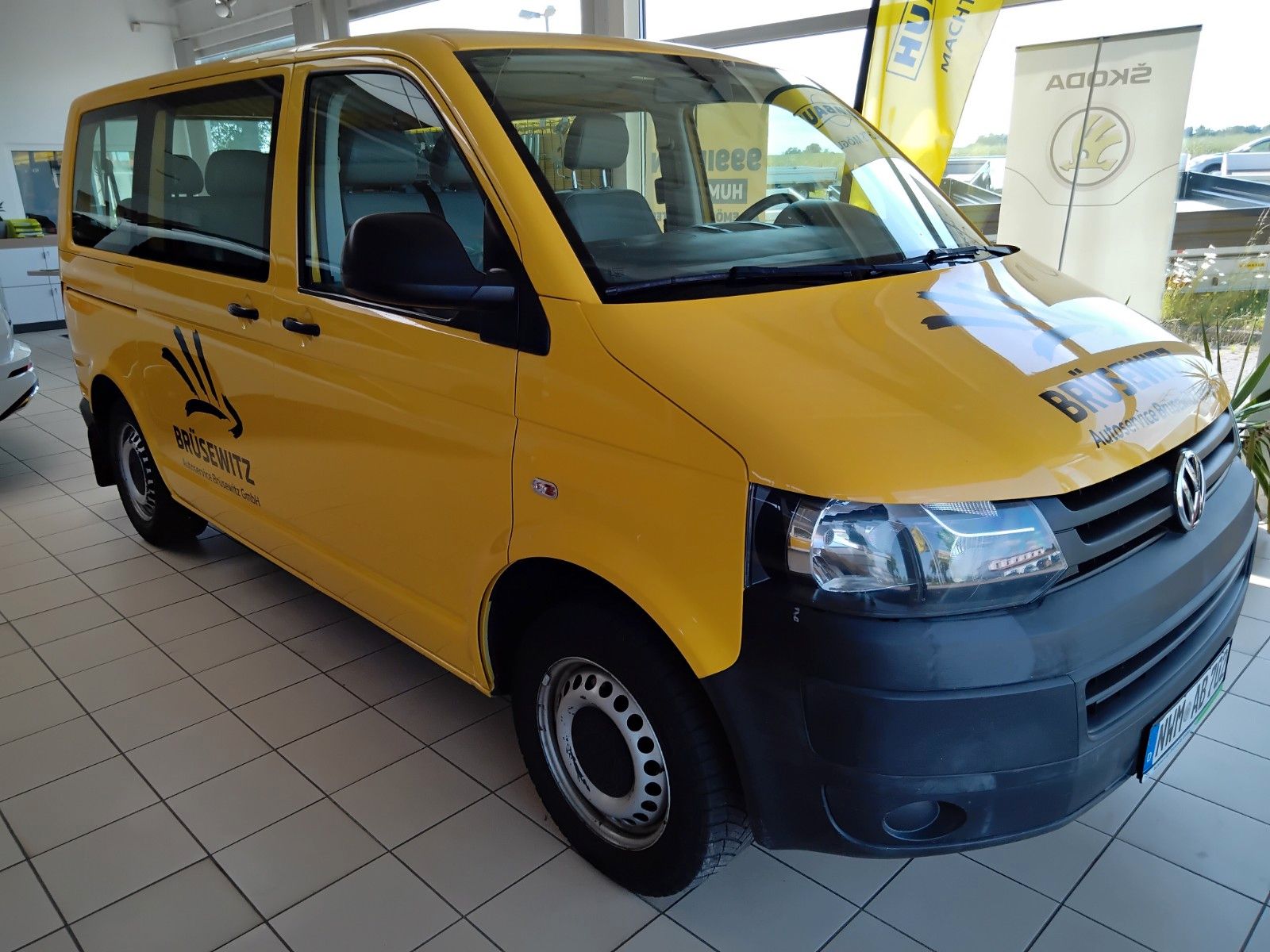 Fahrzeugabbildung Volkswagen T5 9-Sitzer