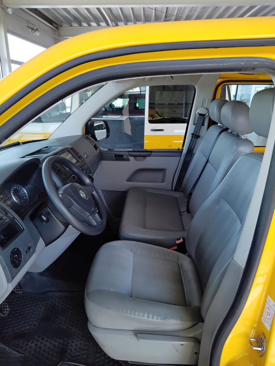 Fahrzeugabbildung Volkswagen T5 9-Sitzer