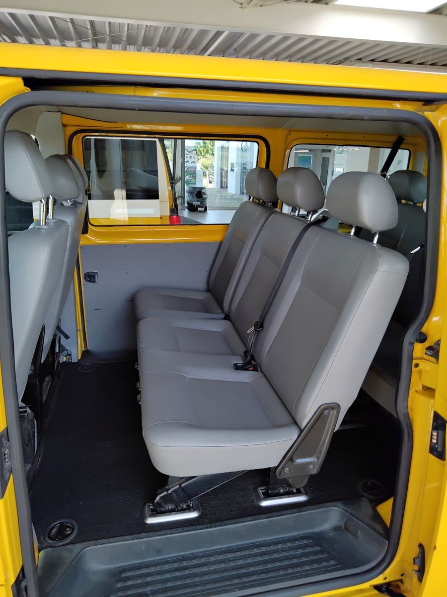 Fahrzeugabbildung Volkswagen T5 9-Sitzer